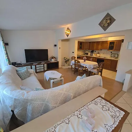 Apartment Nika - Marija Makarska